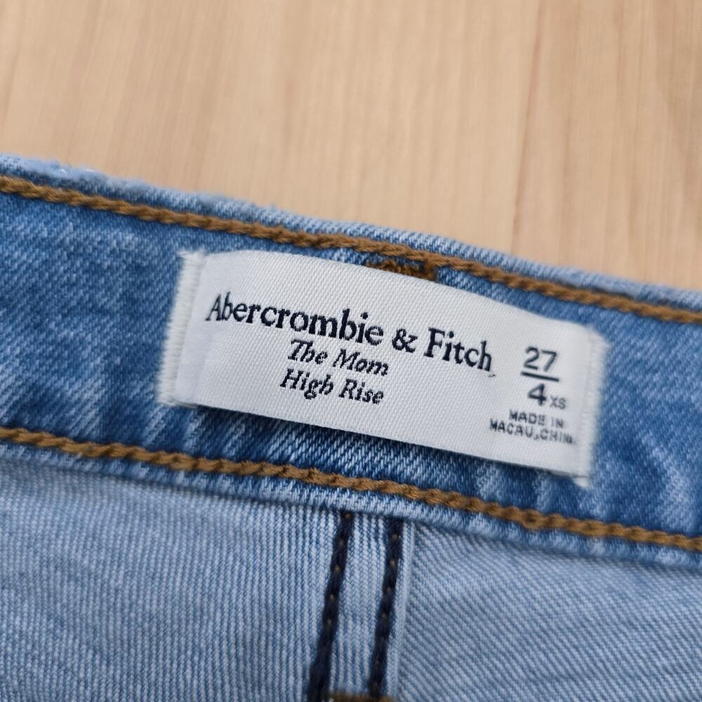 Abercrombie & Fitch The Mom High Rise Jean Light Washed Distressed 27/4 XS Short - Picture 6 of 10